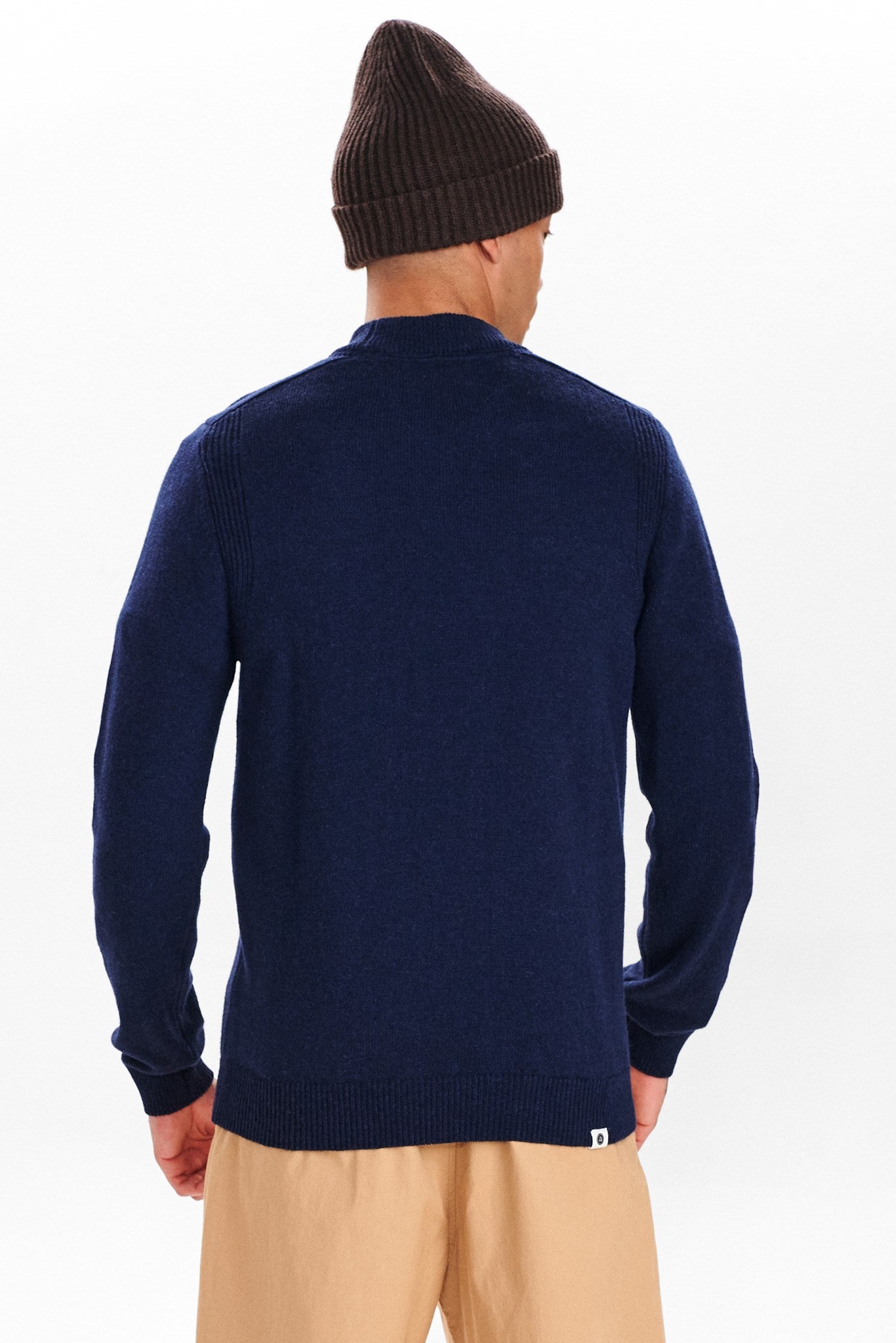 TJK　紺セーター FLICK Cn Blocking Sweater ニット セーター | GUESS(ゲス) JAPAN 公式