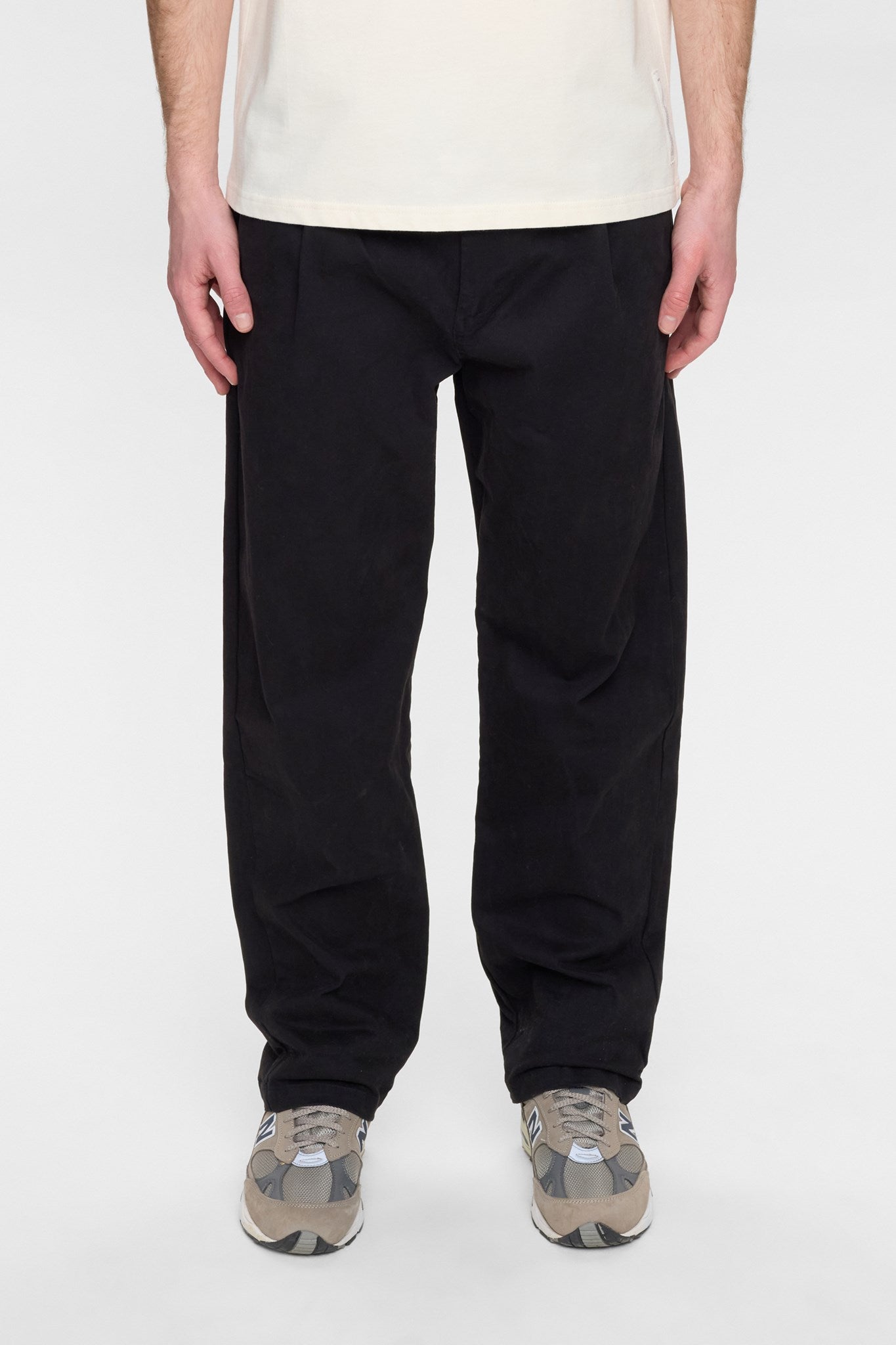 AKJAN COTTON PLEAT ELA PANTS - Caviar