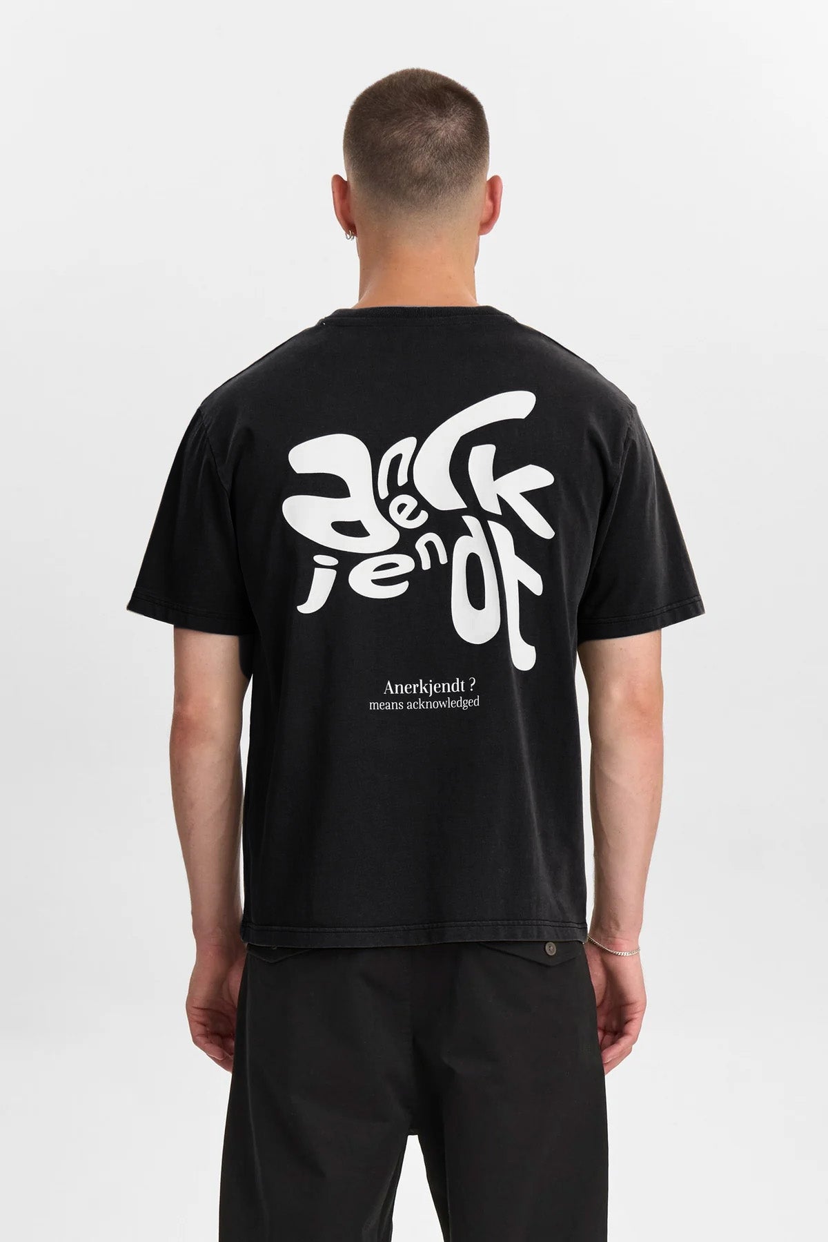 AKVILLADS ANERKJENDT? PRINT S/S TEE - Caviar